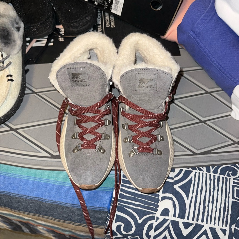 Sorel Women's Gray and Burgundy Winter Boots